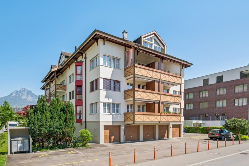 Aussenansicht an die Südwest Fassade der Liegenschaft