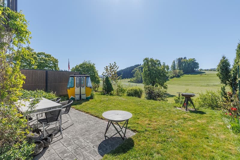 Gartenflläche mit Blick ins Grüne