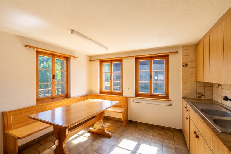 Grosszügige Küche (Wohnung rechts)