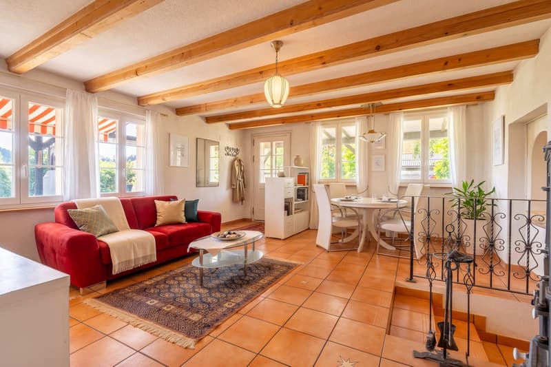 Stimmungsvolles Wohnzimmer für gesellige Stunden