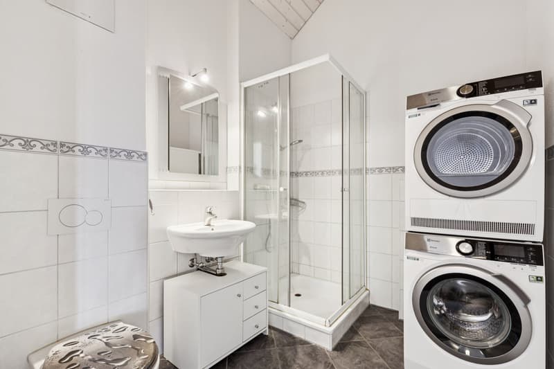 Badezimmer mit Dusche