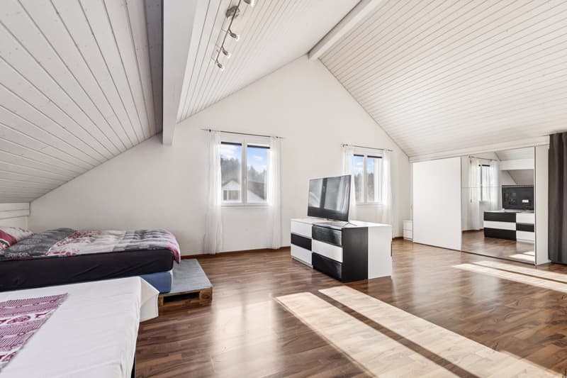 Riesiges Schlafzimmer mit option dieses in zwei Räume aufzuteilen