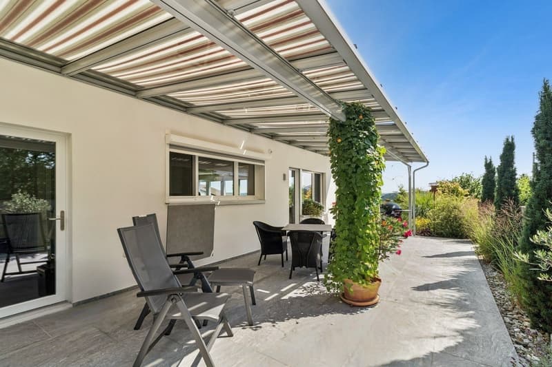 Grosszügige Terrasse welche zum Verweilen einlädt
