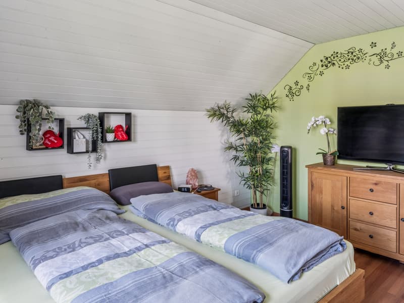 Charmantes Zimmer mit vorteilhafter Kniestockhöhe