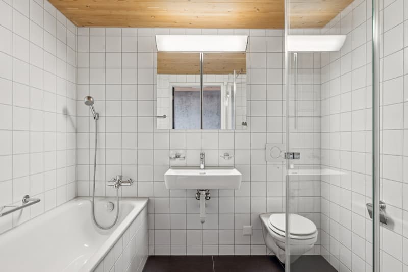 Badezimmer mit Dusche