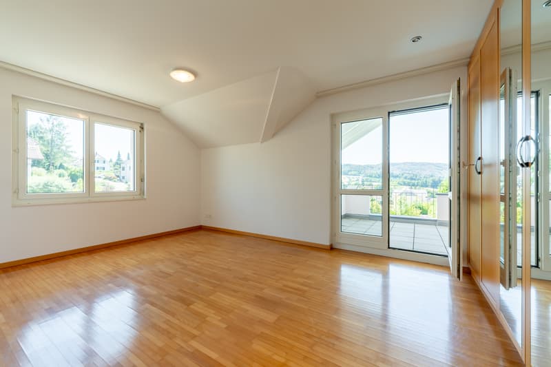 Zimmer mit Zugang zum Balkon