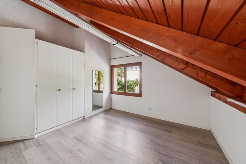 Durchdachte Schreinerlösungen und helle Fensterflächen verbinden Komfort mit architektonischer Qualität