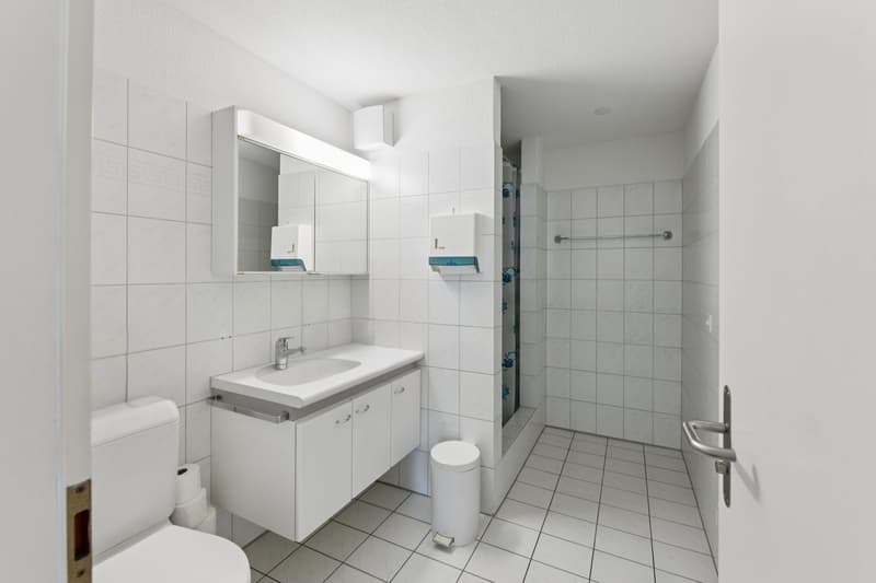 Badezimmer Büroräumlichkeiten im 1. OG