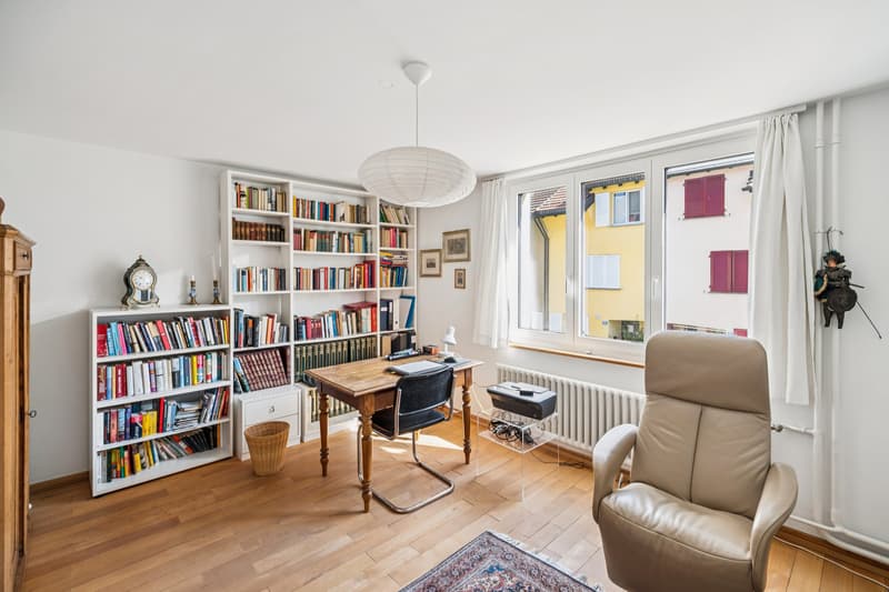 Dieses Zimmer im 1. OG bietet vielfältige Nutzungsmöglichkeiten und lässt sich individuell einrichten.
