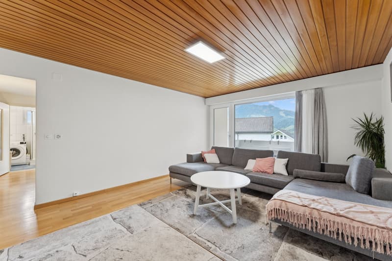 Der Wohnbereich bietet direkten Zugang zum Balkon und führt über den Korridor zu den Schlaf- & Badezimmer
