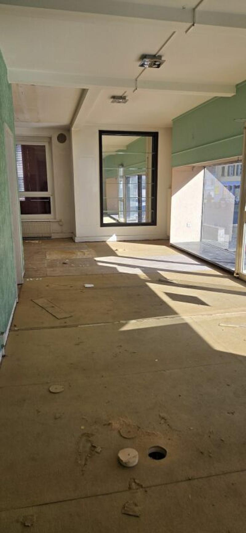 Espace commercial à louer en centre-ville - 16,5 m2 (8)
