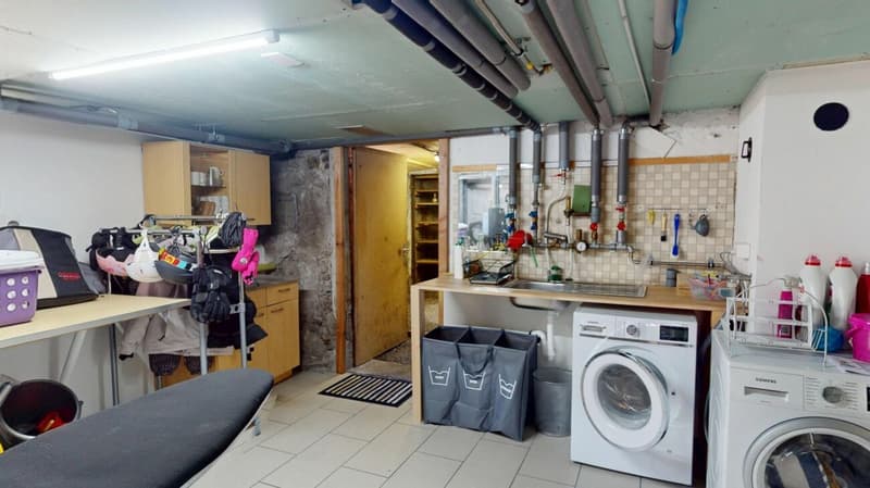 House with huge outbuilding total usable area 395m2 (18)