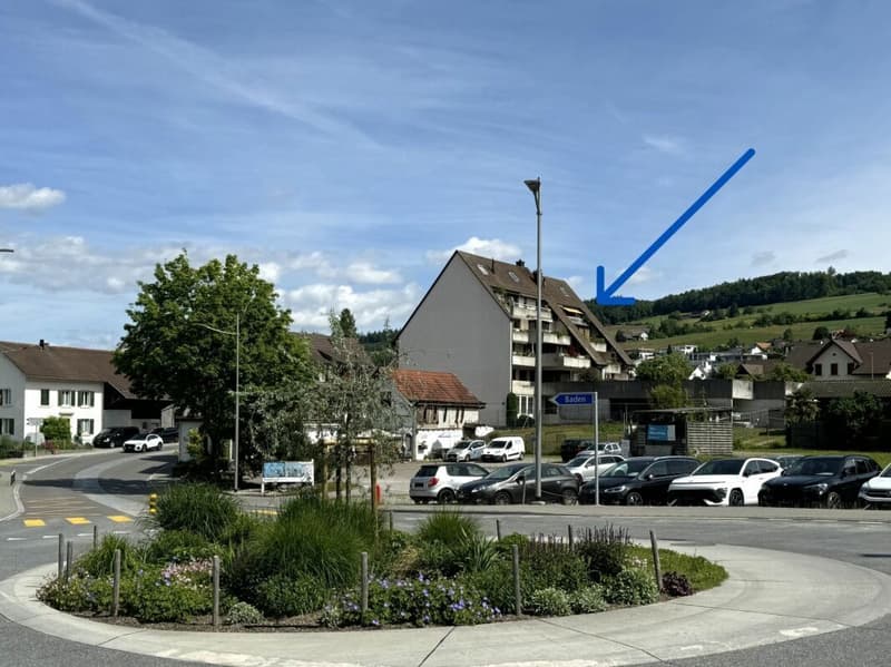 Centrale, tranquilla, soleggiata e proprio in cima - con un posto auto incluso! (9)