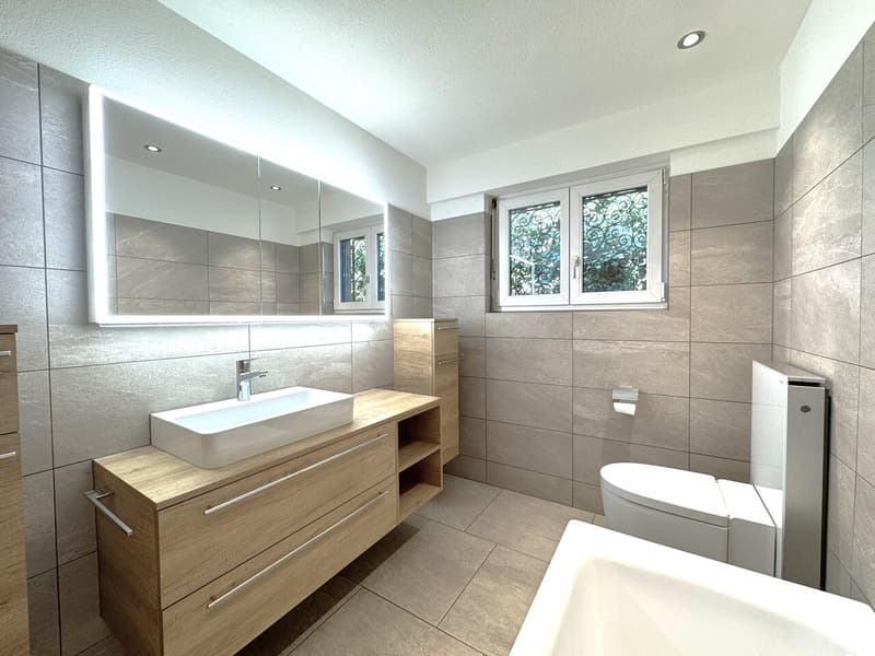 Top floor, sunny with a great view and privacy (13)