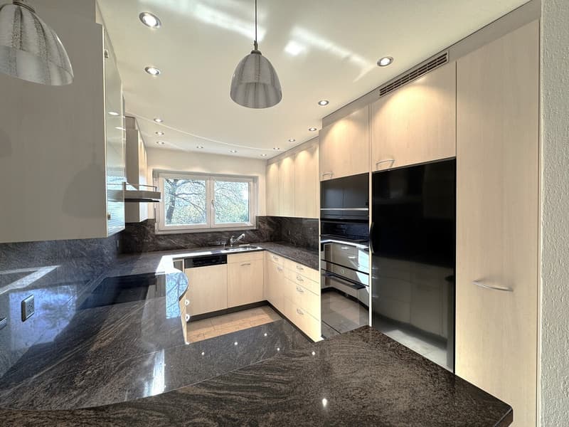 Top floor, sunny with a great view and privacy (12)