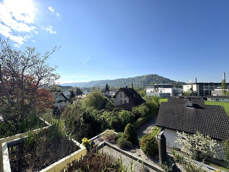 Top floor, sunny with a great view and privacy (1)