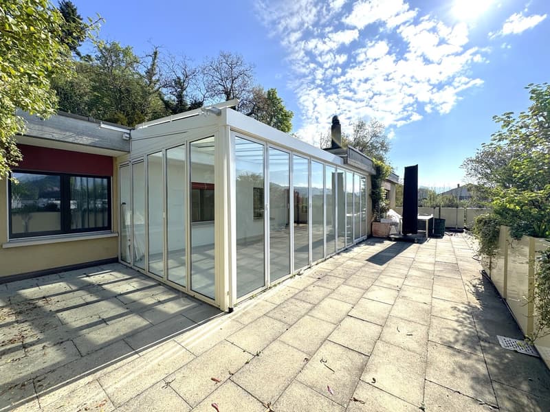 Top floor, sunny with a great view and privacy (5)