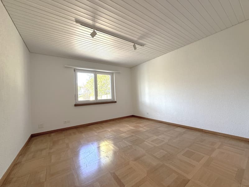 Top floor, sunny with a great view and privacy (10)