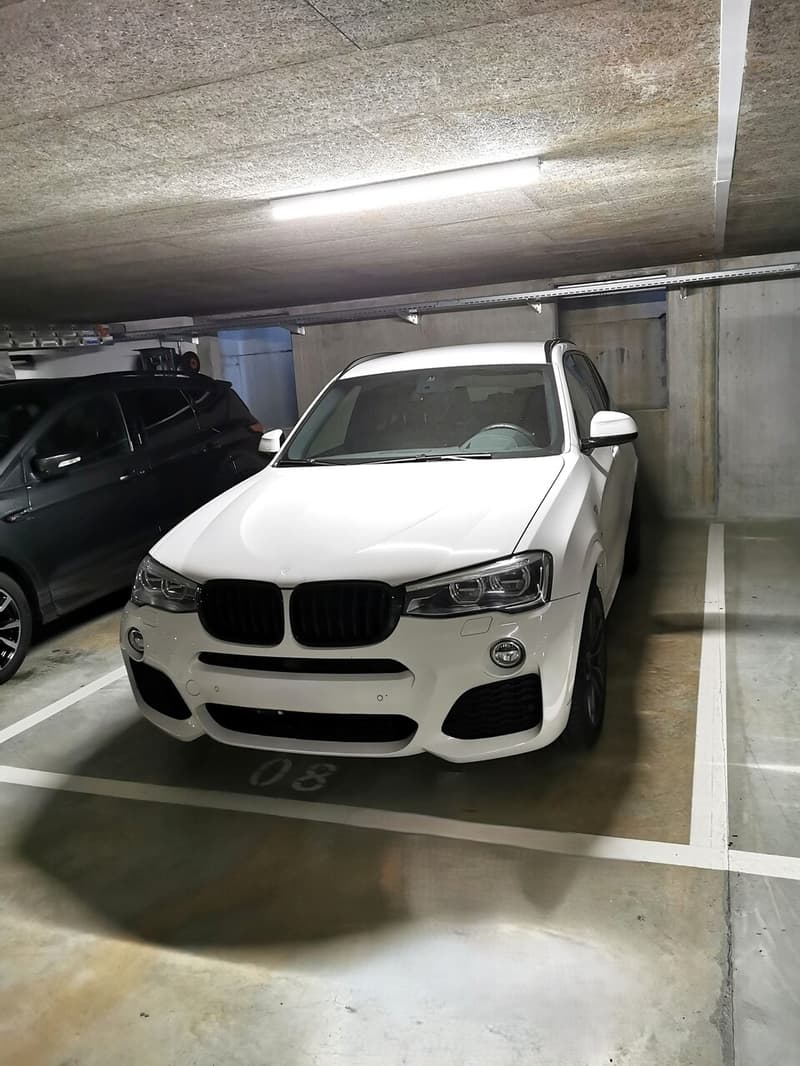 Very wide underground parking space (2)