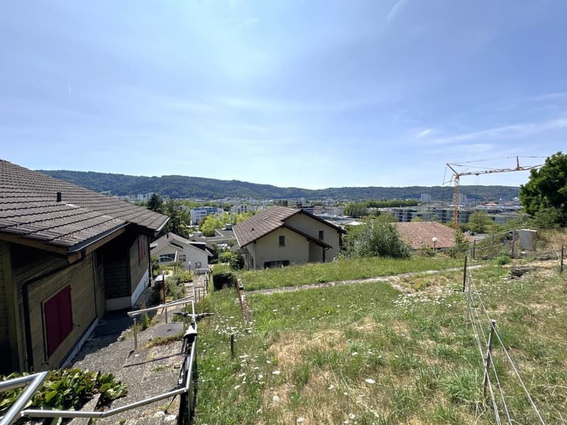 A rarity - building land/single-family home in a quiet, sunny location with a great view (4)