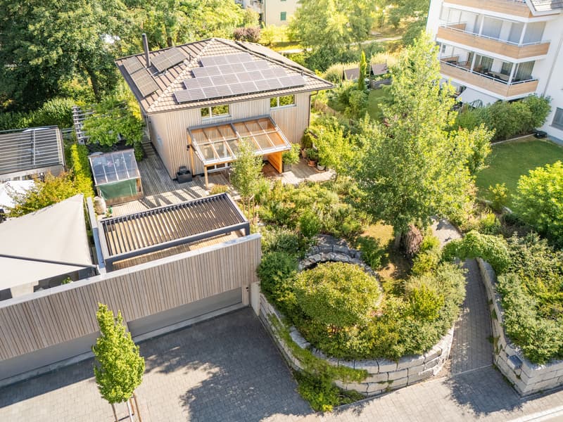 Stilvolles Einfamilienhaus mit Gartenparadies und Nachhaltigkeit (12)
