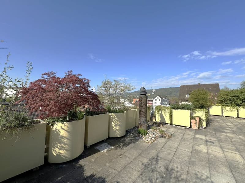 Zuoberst, sonnig mit herrlicher Aussicht und Privatsphäre (3)