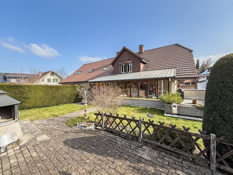 Well-maintained residential and commercial house in Melchnau for sale (2)