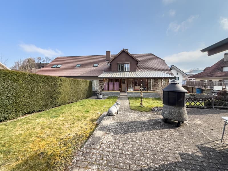 Well-maintained residential and commercial house in Melchnau for sale (3)