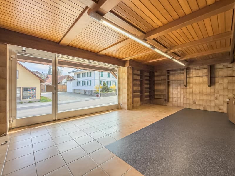 Well-maintained residential and commercial house in Melchnau for sale (8)