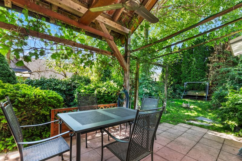 Maison d'angle avec grange, étable et jardin : potentiel de rénovation abordable à Buch SH (2)