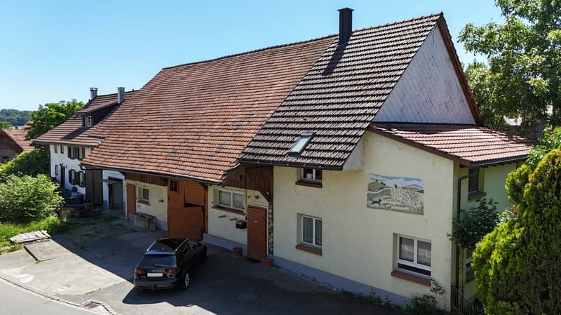 Maison d'angle avec grange, étable et jardin : potentiel de rénovation abordable à Buch SH (11)
