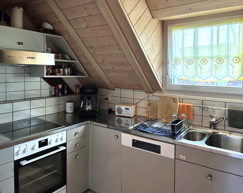 Charmante 3-Zimmer-Dachwohnung mit Sichtbalken und Schwedenofen (6)