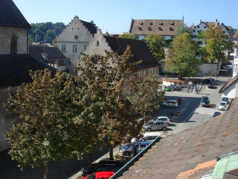 In the center with balcony and view of the old town (10)