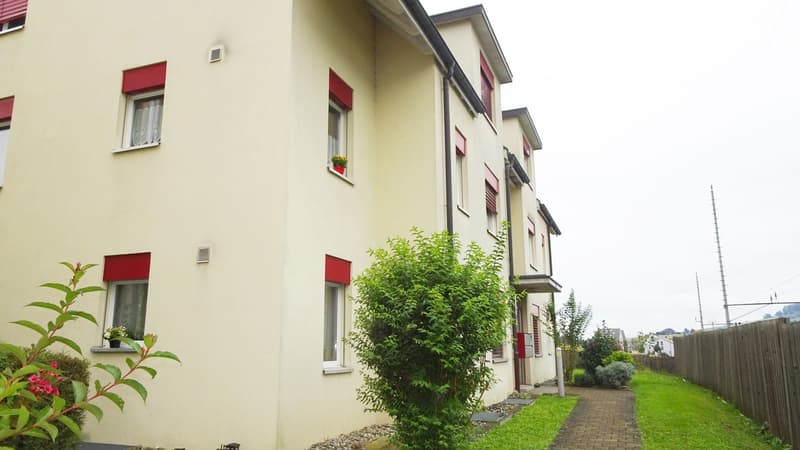 Aussenansicht Zugang sowie Eingangsbereich