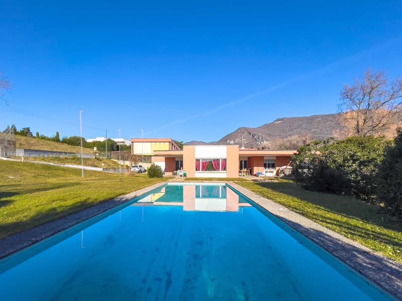 Casa unifamiliare con giardino e piscina a Coldrerio (7)
