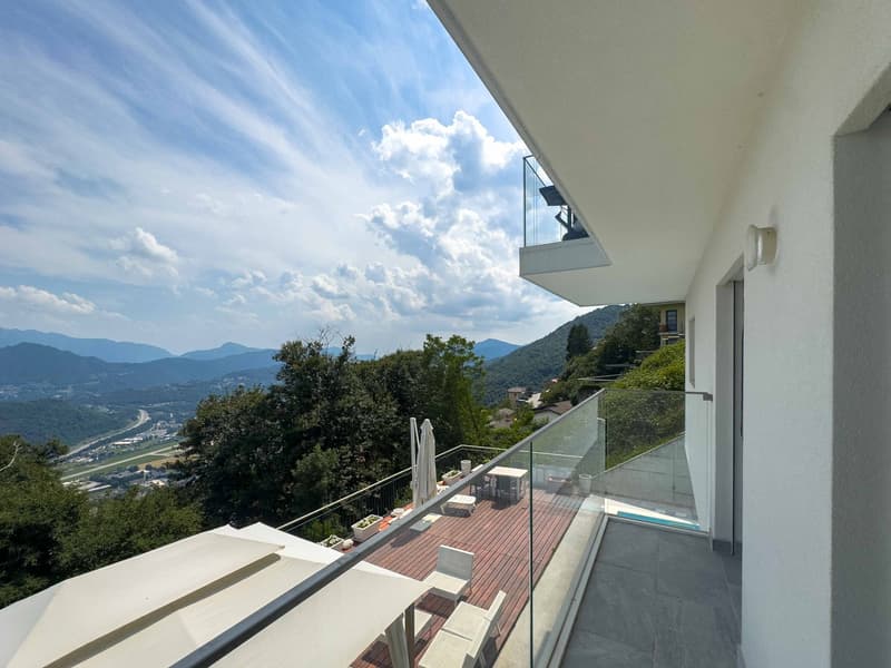 Prestigiosa Villa mit Seeblick und Pool in Cademario (10)