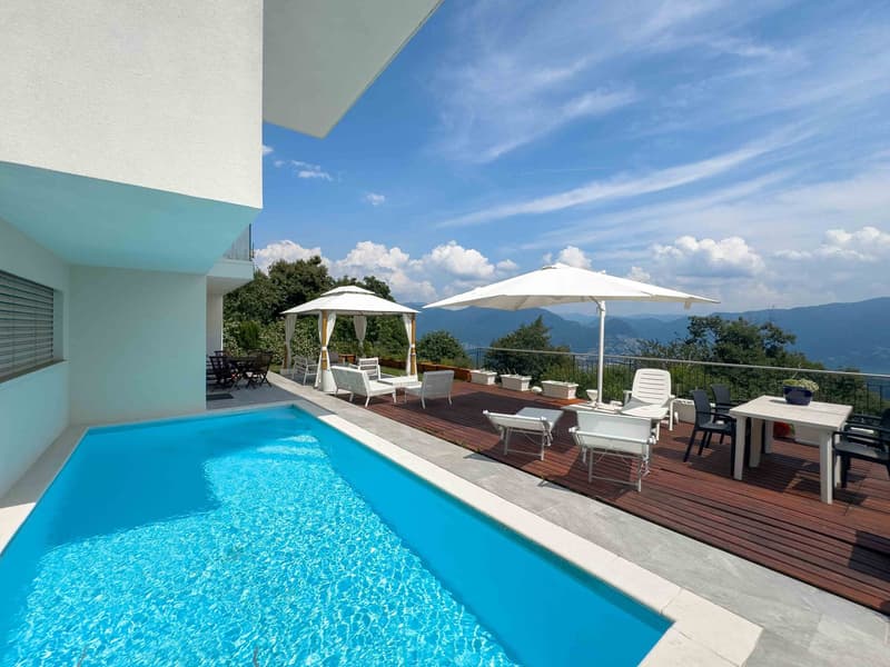 Prestigiosa Villa mit Seeblick und Pool in Cademario (4)