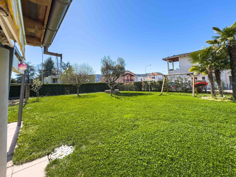 Maison bifamiliale avec grand jardin à Morbio Inferiore (13)