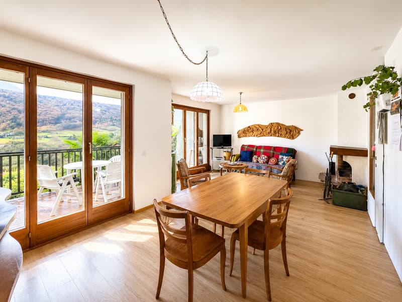 Maison jumelée avec jardin à vendre à Arogno (1)