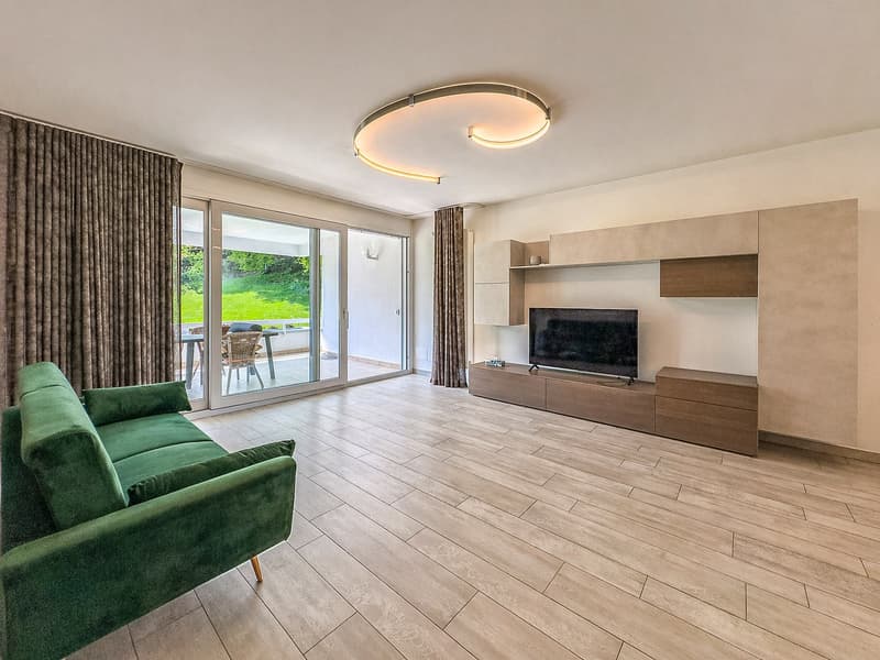 Spacious apartment with lake view in Carona (2)