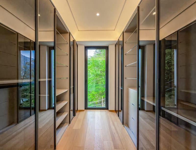 Große Wohnung mit Garten und herrlichem Seeblick in Bissone (4)