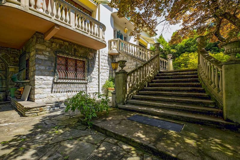 Villa avec magnifique parc et court de tennis (5)