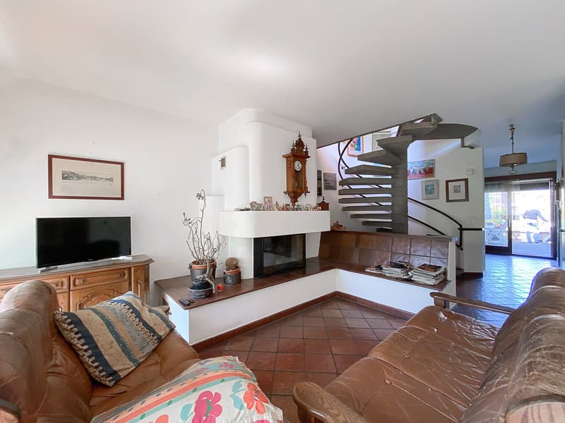 Spacious semi-detached house with garden in Melano (1)
