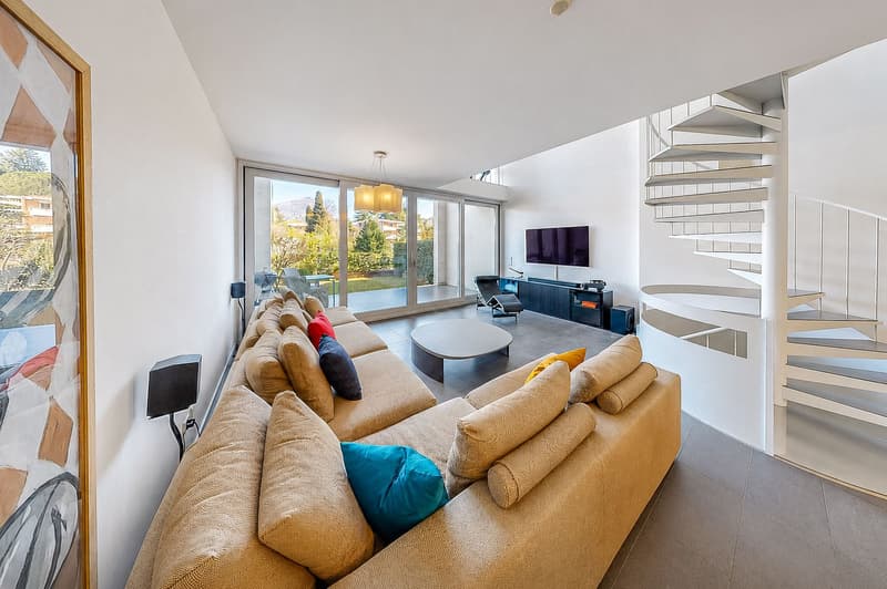 Spacious 4.5-room triplex apartment with garden in Lugano (1)
