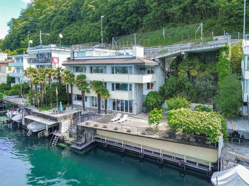 Villa direkt am See mit privaten Bootsliegeplätzen (15)