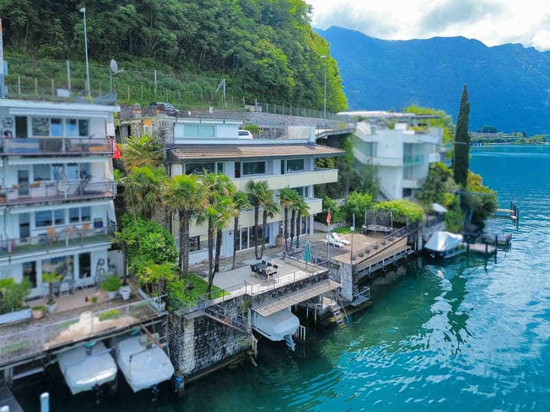 Villa direkt am See mit privaten Bootsliegeplätzen (1)