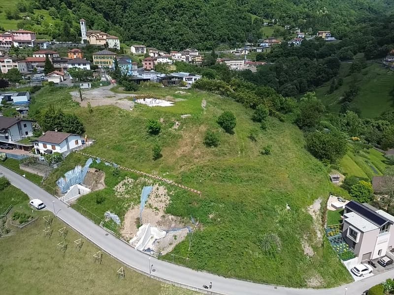 Building land with approved license for 4 single-family homes in Arogno (1)