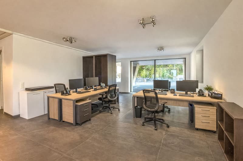 Open space office in Massagno with street front and 3 parking spaces (3)