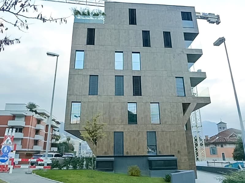 Open space office in Massagno with street front and 3 parking spaces (6)