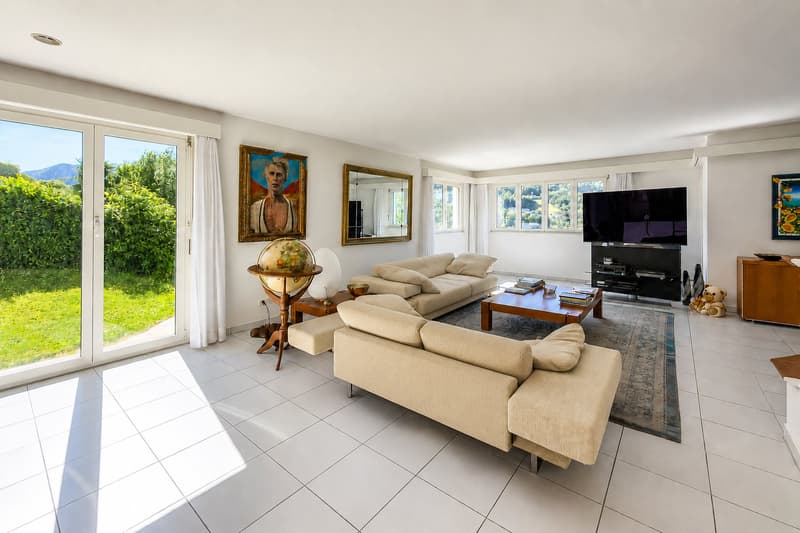Detached house with large garden in Gentilino (6)